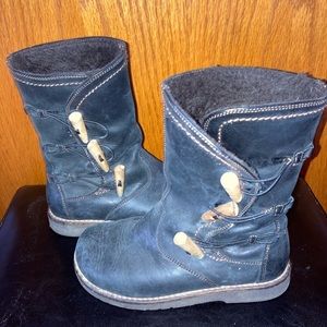 Footprints by Birkenstock women’s size 36 boot.